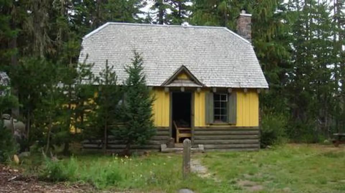 Olallie Lake Guard Station Cabin — photo 1