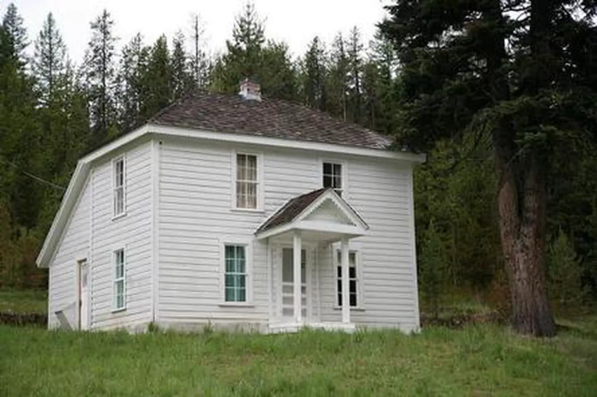 Caretakers Cabin — photo 1