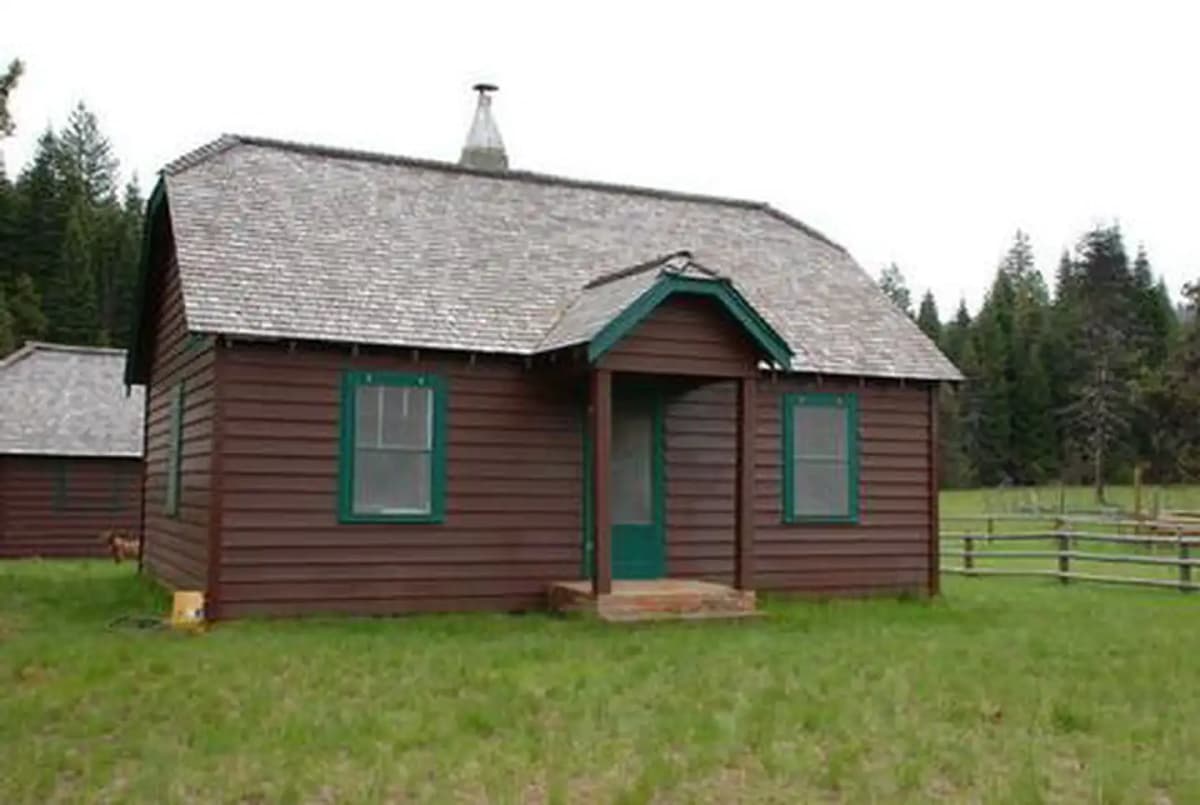 Lodgepole Guard Station — photo 1