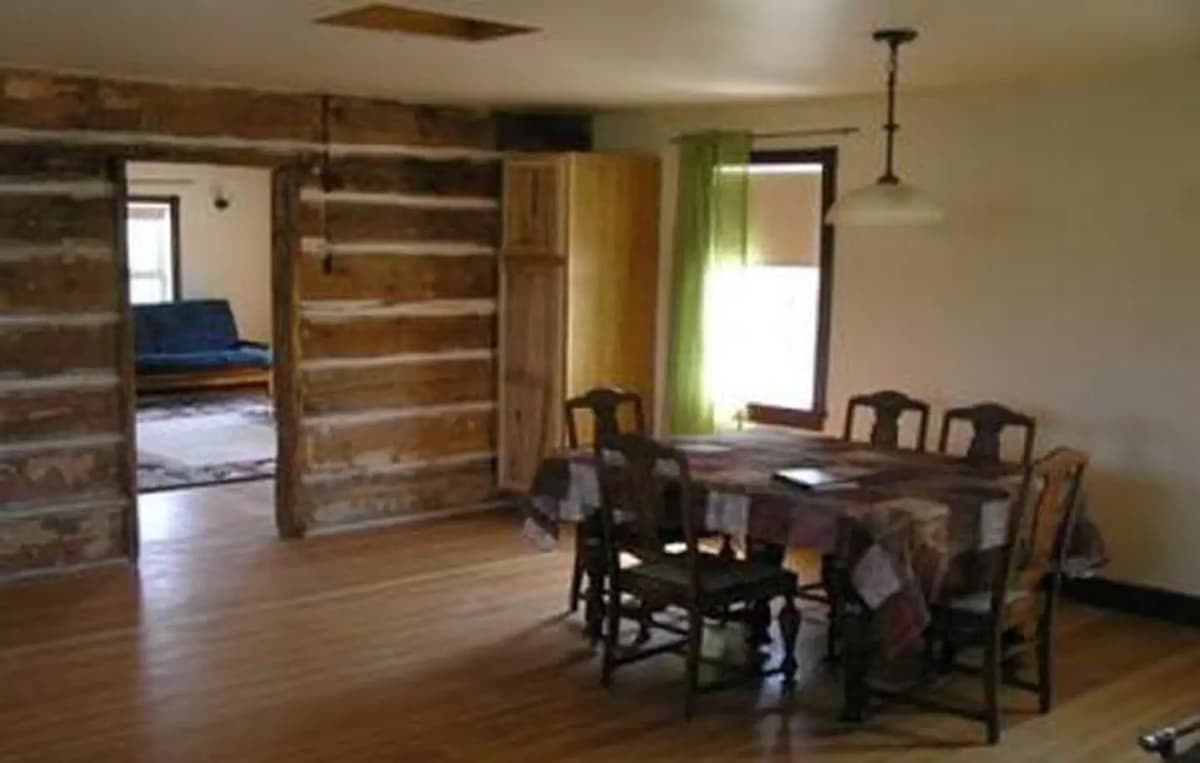 Henneberry House — photo 1