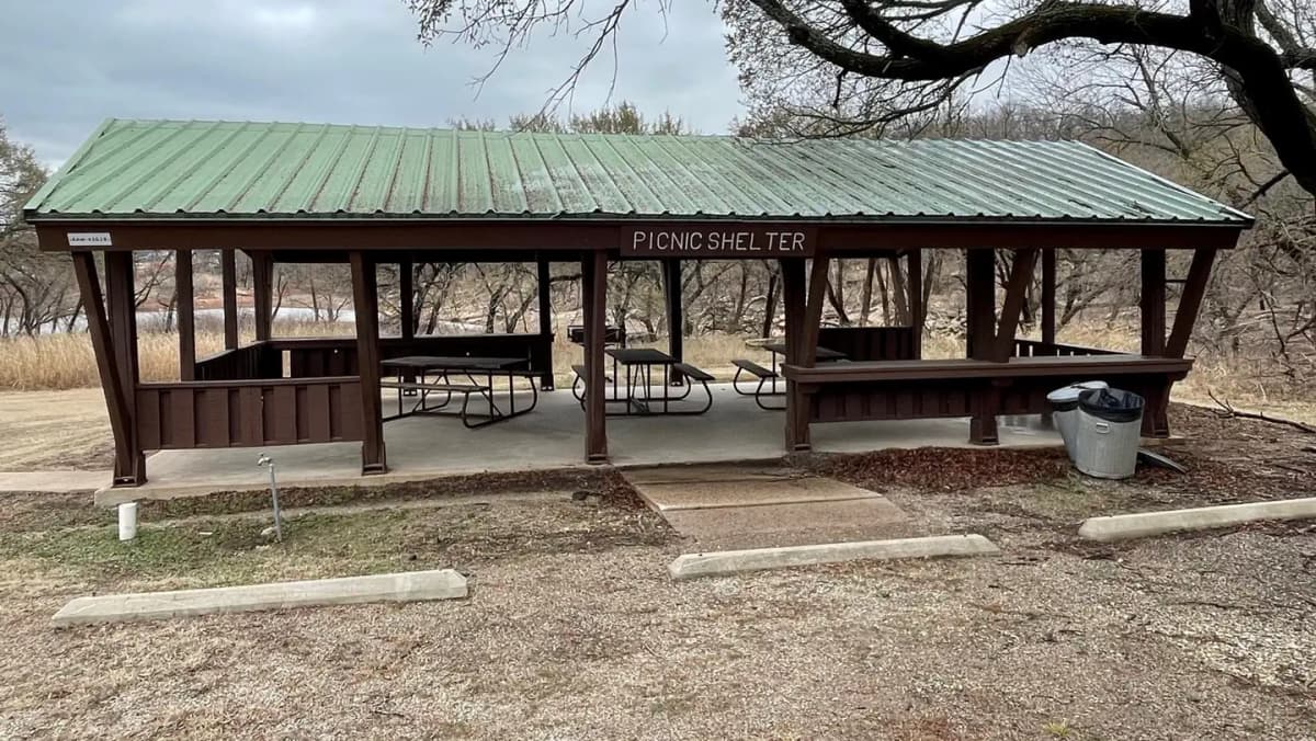 Mcfadden Day Use Picnic Shelter — photo 1